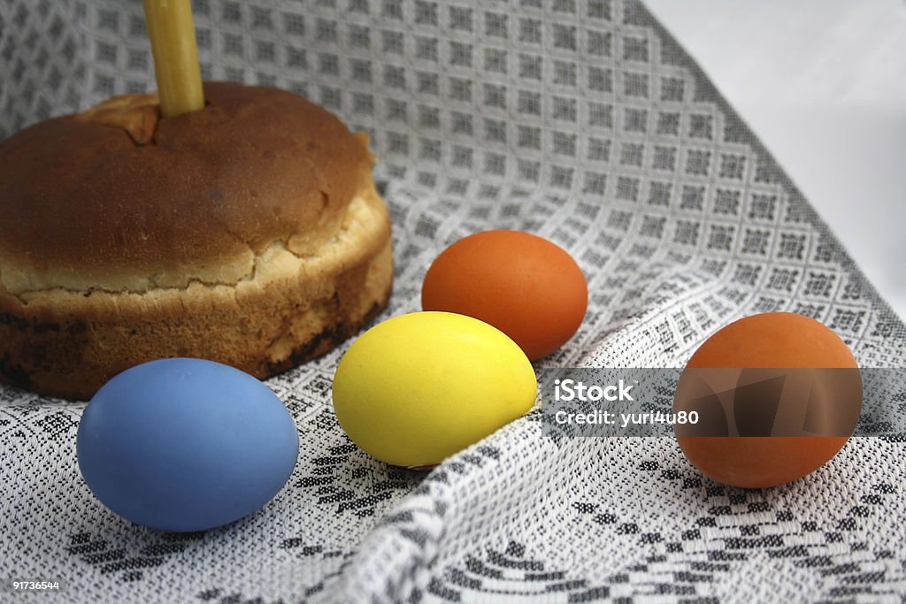 Pastel con huevos de Pascua - Foto de stock de Abril libre de derechos