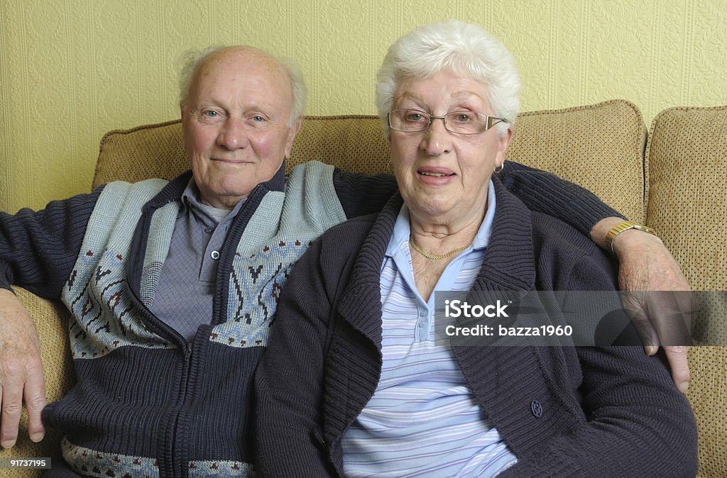 Старший пара расслабляющий. - Стоковые фото 70-79 лет роялти-фри