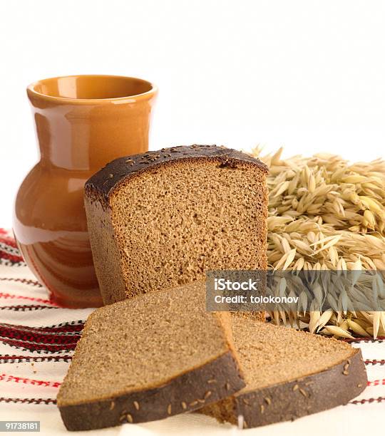 Вкусный Хлеб — стоковые фотографии и другие картинки Батон - Батон, Без людей, Белый фон