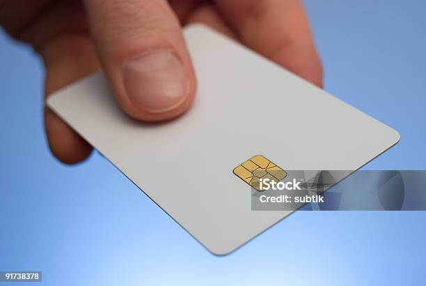 Tarjeta Inteligente En Blanco Foto de stock y más banco de imágenes de En blanco - En blanco, Tarjeta de crédito, Agarrar