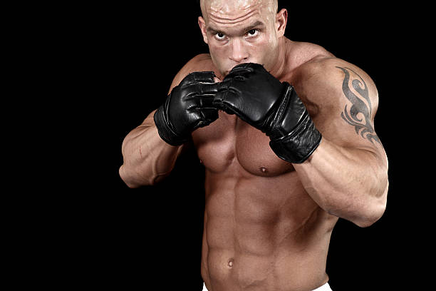 ultimate fighter muscular - ultimate fighting fotografías e imágenes de stock