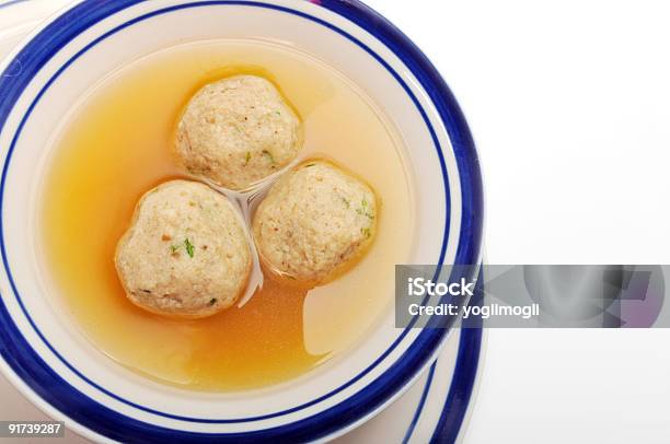 Matzah Ball Soupover White Stockfoto und mehr Bilder von Matzekloß - Matzekloß, Brotsorte, Farbbild