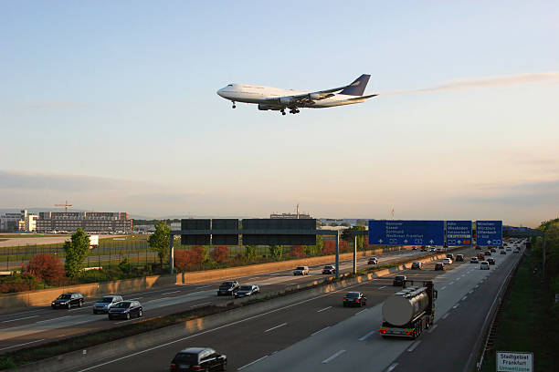 land- und luft-verkehr 귀먹지 frankfurter flughafen - frankfurt international airport 뉴스 사진 이미지