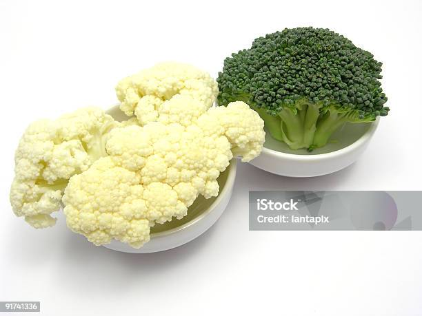 Cavolfiore E Broccoli Inn Little Ciotole Di Allinglese Sulle Porcellane - Fotografie stock e altre immagini di Alimentazione sana