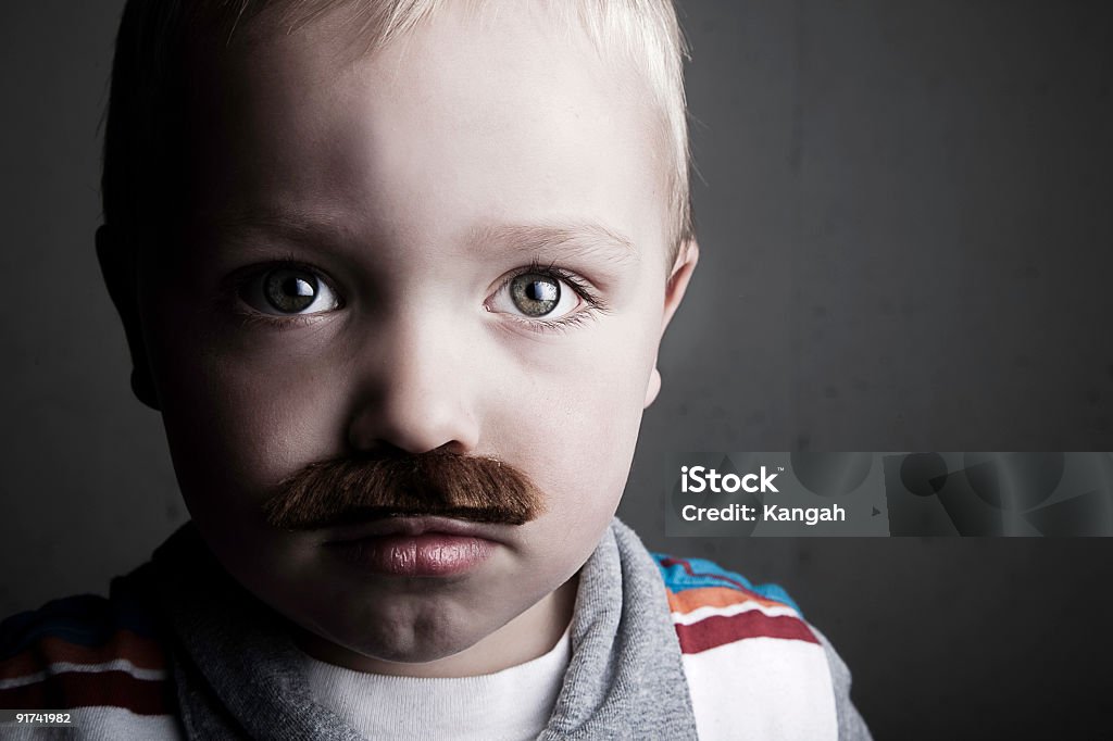 Niño pequeño bigotudo - Foto de stock de Bigote libre de derechos