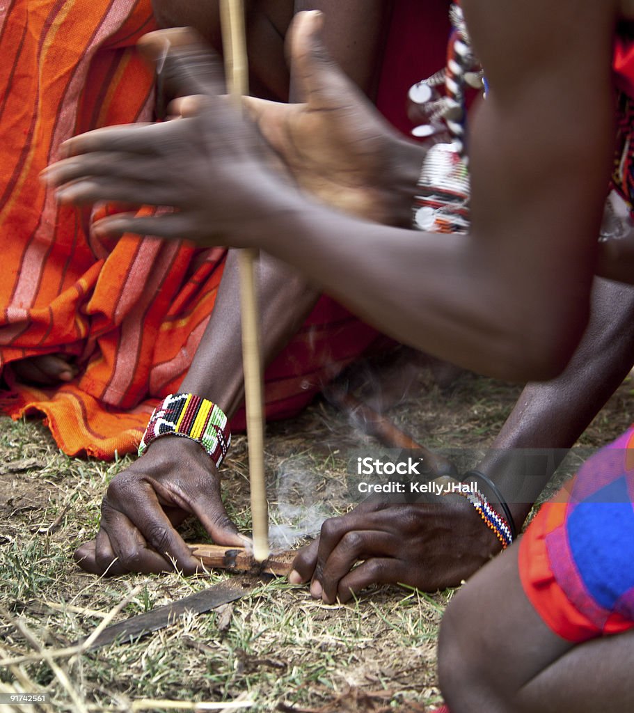 マサイ作り炎 - アフリカのロイヤリティフリーストックフォト