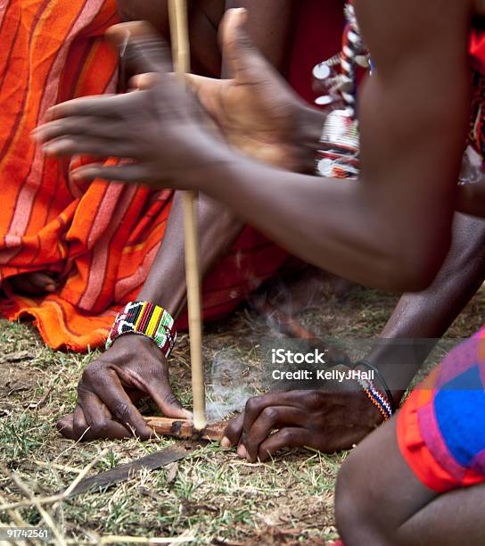 マサイ作り炎 - アフリカのストックフォトや画像を多数ご用意 - アフリカ, アフリカ先住民族文化, アフリカ文化