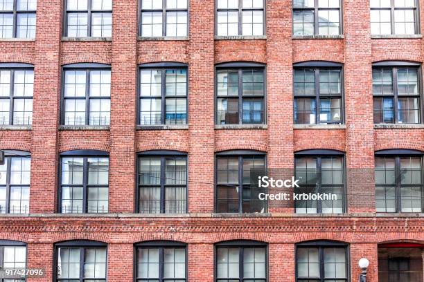 Patrón De Ventana De Vidrio De Ladrillo Edificio En Brooklyn Arquitectura Antigua De Nueva York Nueva York Grunge Exterior Frontal Foto de stock y más banco de imágenes de Piso - Residencia