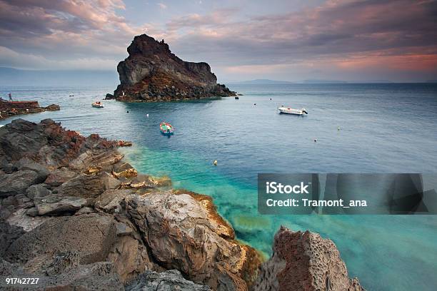 Vulkanische Coast Stockfoto und mehr Bilder von Am Rand - Am Rand, Farbbild, Fels