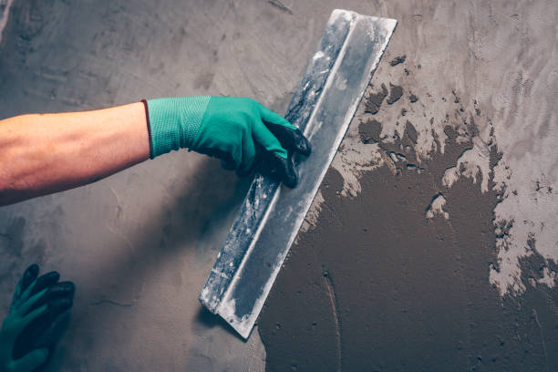 istock A wide spatula in the hands of the worker, facing works 917427812