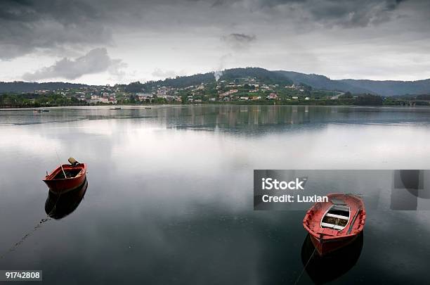 Galizia Lanscape - Fotografie stock e altre immagini di Attraccato - Attraccato, Autunno, Barca a remi