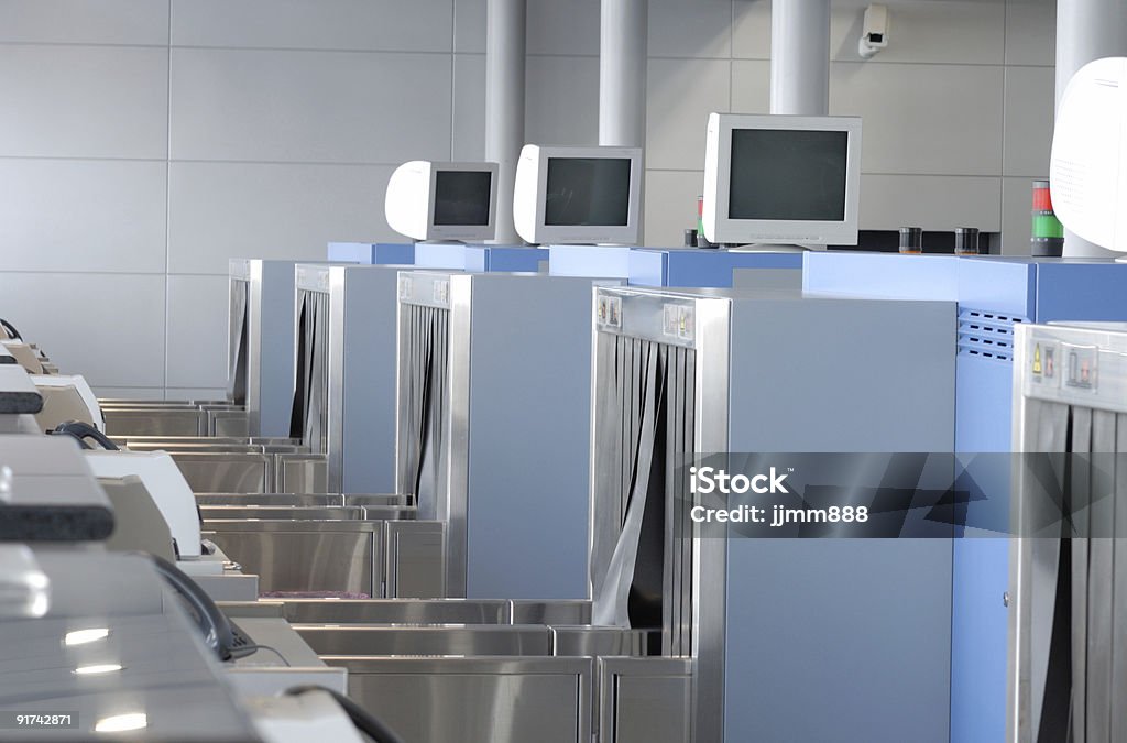 X-ray máquina en el mostrador de check-in - Foto de stock de Aeropuerto libre de derechos