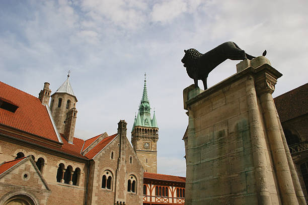 istock Brunswick Lion, Dankwarderode Castle and Braunschweig Town Hall 91743097