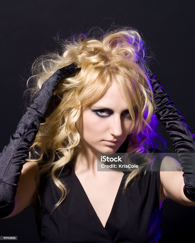 Portrait de jeune belle fille avec une coiffure de la foire - Photo de Adulte libre de droits