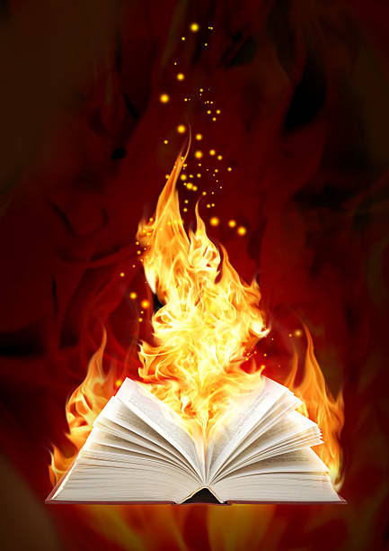 livre de magie feu - bright brightly lit vibrant color burning photos et images de collection