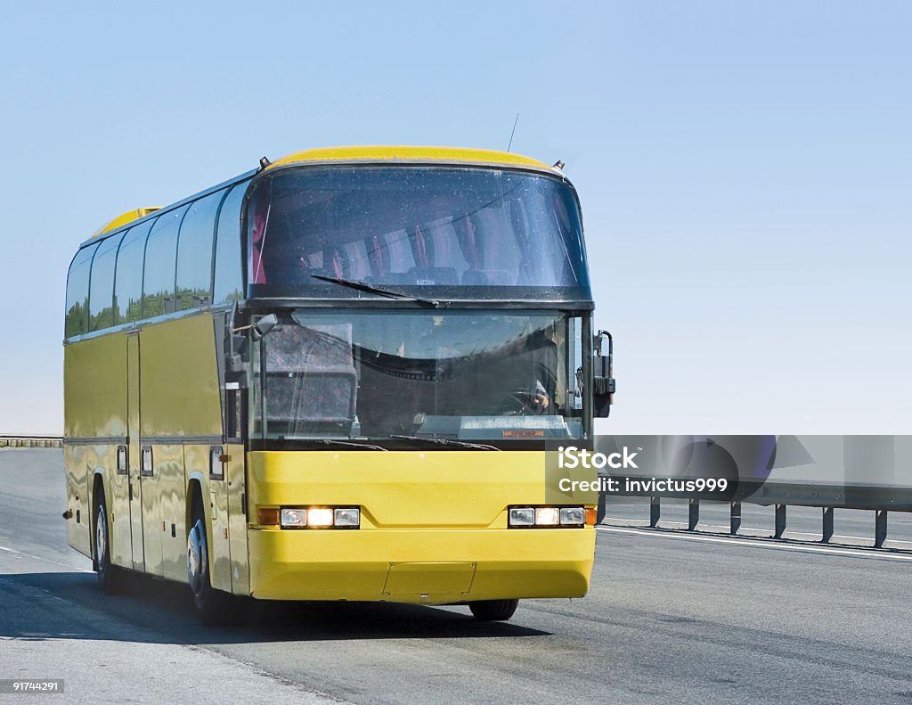 Żółty Autobus - Zbiór zdjęć royalty-free (Autokar)