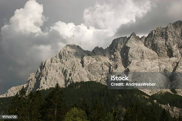 Zugspitzmassiv Waxensteine В М — стоковые фотографии и другие картинки Werdenfelser Land - Werdenfelser Land, Бавария, Баварские Альпы