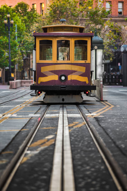 teleférico de histórico são francisco na califórnia, rua - traffic car travel golden gate bridge - fotografias e filmes do acervo