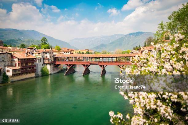 Ponte Degli Alpini A Bassano Del Grappa Vicenza Italia - Fotografie stock e altre immagini di Acqua