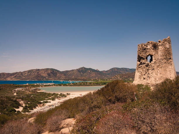 a torre de vigia espanhol de porto giunco, villasimius, sardenha, itália, - 24467 - fotografias e filmes do acervo