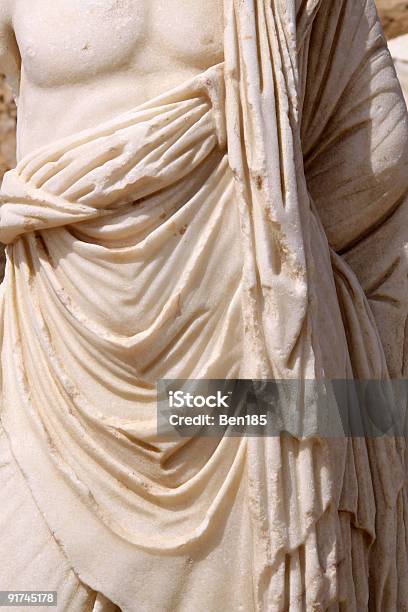 Римские Статуи Caesareaisrael — стоковые фотографии и другие картинки Археология - Археология, Архитектура, Без людей