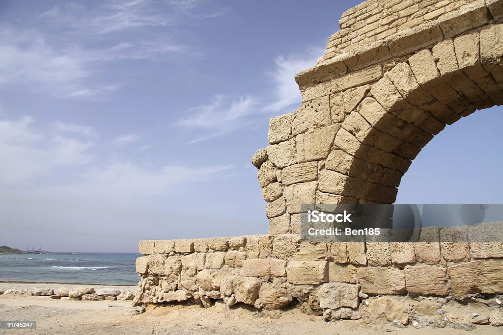Архитектурные Arches.Aqueduct в Caesarea.Israel - Стоковые фото Акведук роялти-фри