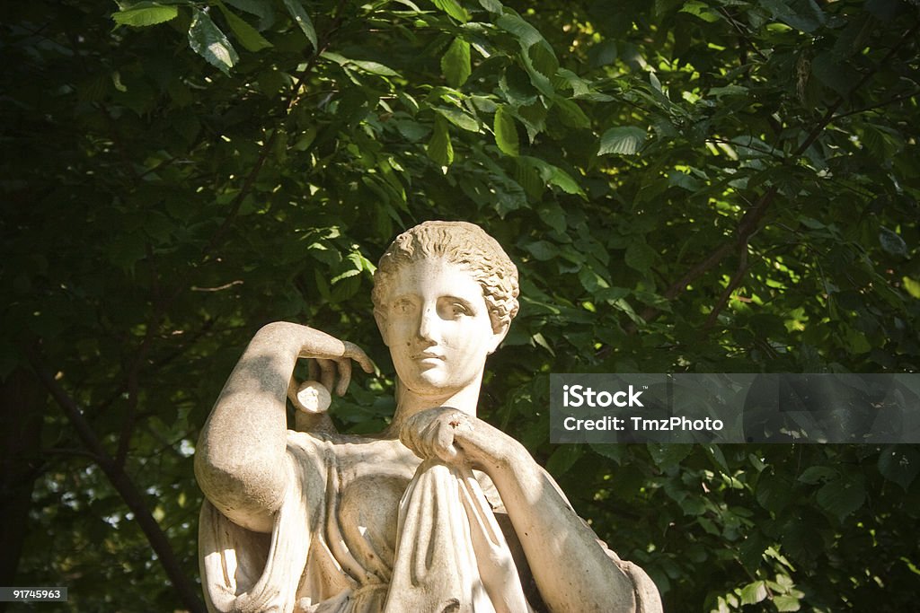 Statue im Wald - Lizenzfrei Griechische Mythologie Stock-Foto