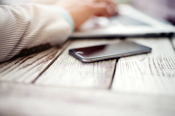 istock Smart phone office business. Shallow depth of field. 917499900