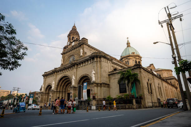 manila-kathedrale befindet sich in intramuros bezirk von manila - manila cathedral stock-fotos und bilder