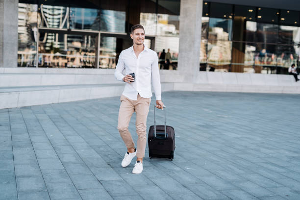 istock Businessman traveling for quick city break 917538656