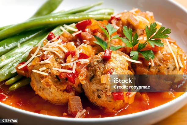 Fleischbällchen Stockfoto und mehr Bilder von Huhn - Geflügelfleisch - Huhn - Geflügelfleisch, Käse, Rote Paprika