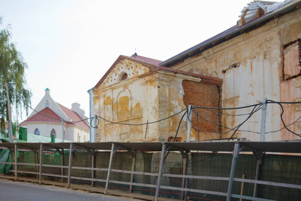 istock Old abandoned house in Minsk, Belarus 917550106