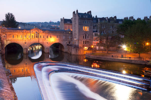 istock Bath Somerset Pulteney Bridge and Weir 917574640