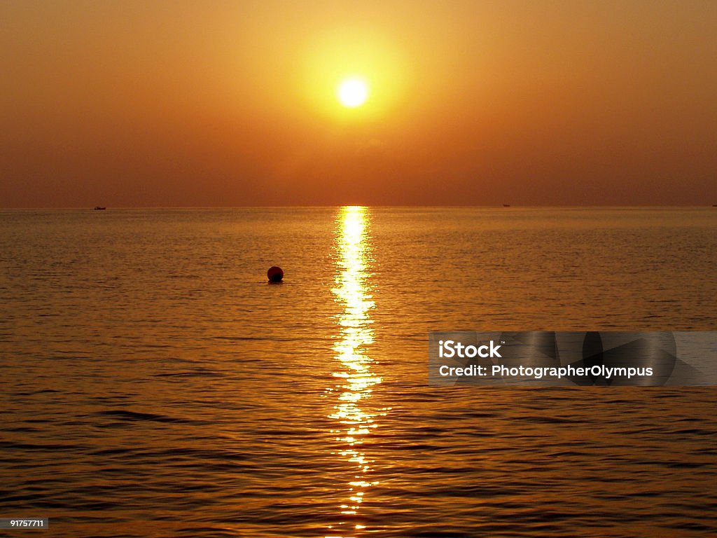Sonnenaufgang über dem Meer - Lizenzfrei Dramatischer Himmel Stock-Foto
