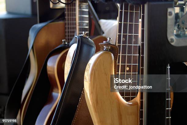 Guitars En Etapa Foto de stock y más banco de imágenes de Actuación - Representación - Actuación - Representación, Amplificador, Arte