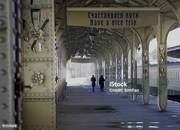 Estación De Ferrocarril 4 Foto de stock y más banco de imágenes de Andén de estación de tren - Andén de estación de tren, Estación - Edificio de transporte, San Petersburgo - Rusia