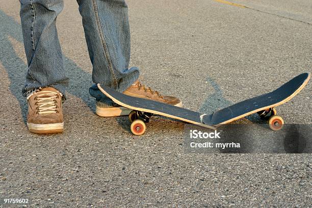 Skater Rotto Scheda - Fotografie stock e altre immagini di Andare sullo skate-board - Andare sullo skate-board, Rotto, Adolescente