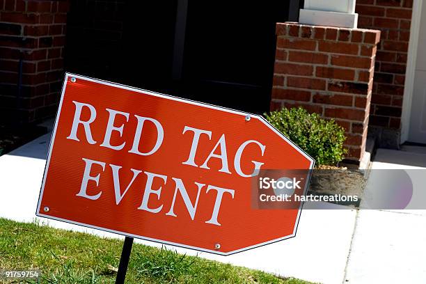 Foto de Evento De Etiqueta Vermelha e mais fotos de stock de Branco - Branco, Casa em Exposição, Edifício residencial