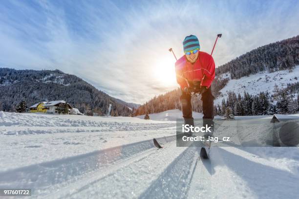 Skilanglauf Junger Mann Übung Stockfoto und mehr Bilder von Langlaufen - Langlaufen, Skifahren, Menschen