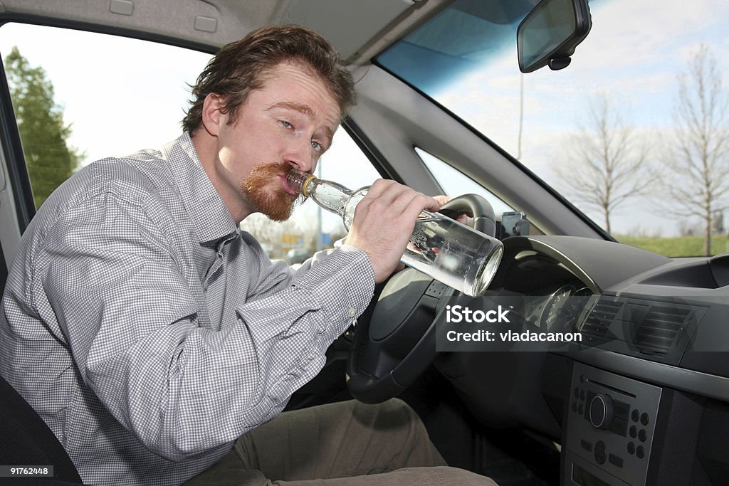 Betrunken Mann sitzt in Fahrer - Lizenzfrei Alkoholisches Getränk Stock-Foto