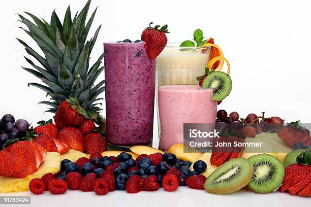 Batido De Fruta Ou Daiquiris - Fotografias de stock e mais imagens de Batidos - Batidos, Fruta, Congelado