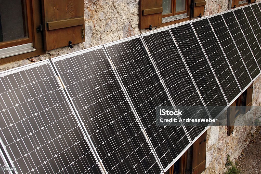 Células Solar em uma casa - Foto de stock de Baviera royalty-free
