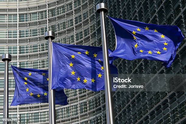 Europäische Flaggen In Brüssel Stockfoto und mehr Bilder von Europäisches Parlament - Europäisches Parlament, Region Brüssel-Hauptstadt, Europäische Kommission