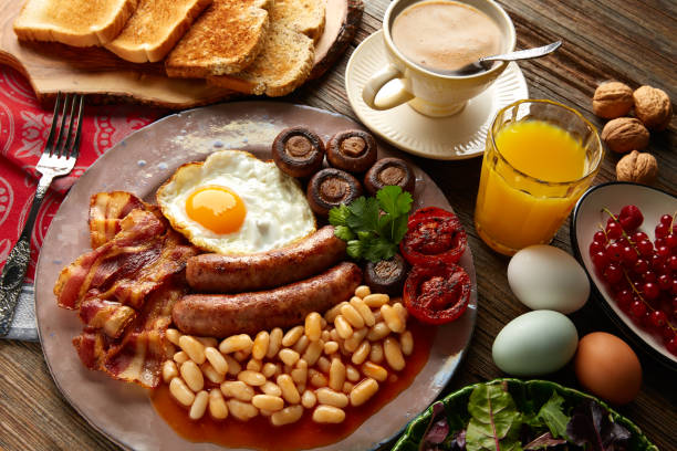 English breakfast sausages egg beans bacon English breakfast with sausages egg beans bacon mushrooms and grilled tomato english breakfast stock pictures, royalty-free photos & images