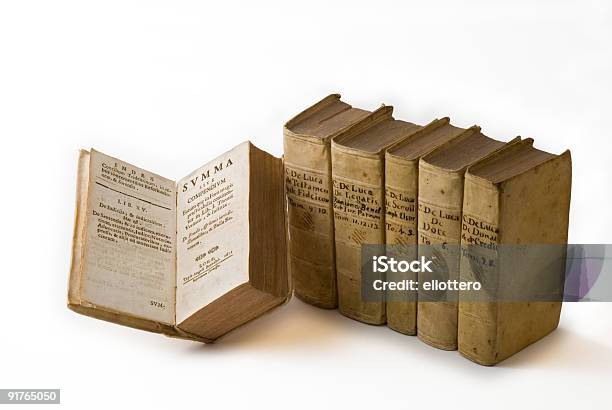 Velhos Livros De Lei - Fotografias de stock e mais imagens de Escrita Latina - Escrita Latina, Livro, Antigo
