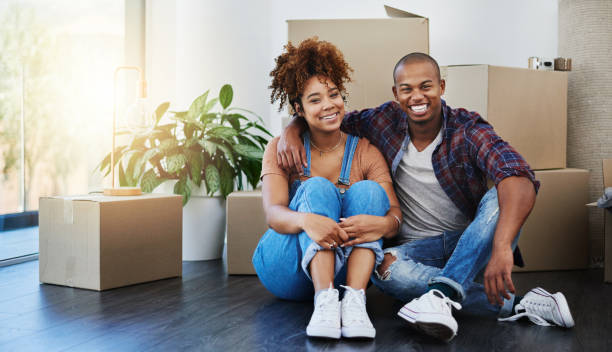 istock Moved out and moved in together 917659962