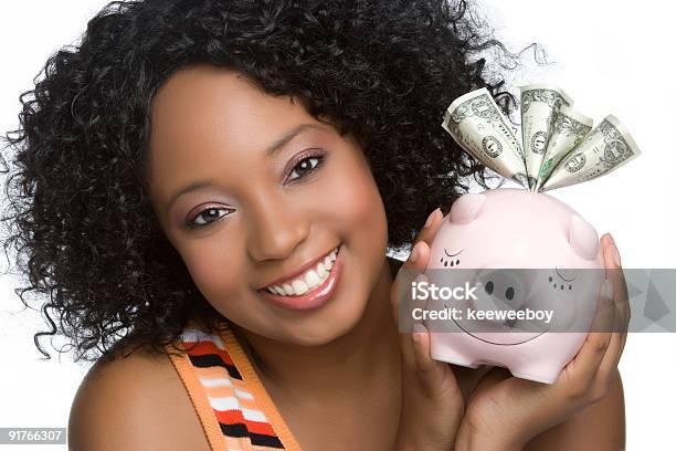 Foto de Mulher Segurando Piggybank e mais fotos de stock de Adolescente - Adolescente, Poupança, Finanças