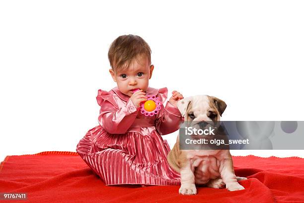 Dziecko I Puppy - zdjęcia stockowe i więcej obrazów Buldog - Buldog, Fajny, Fotografika