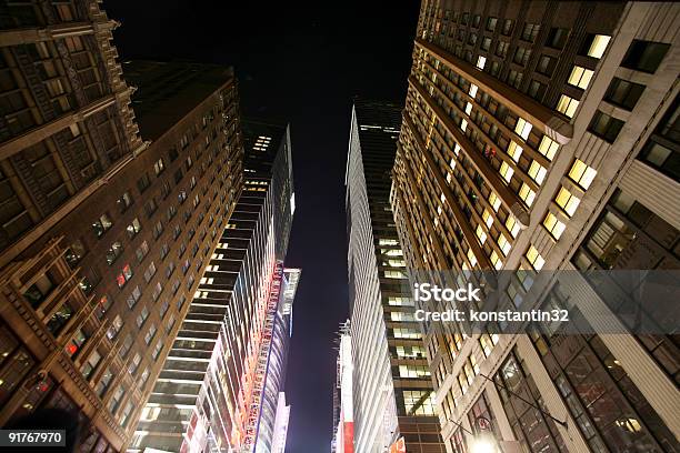 Photo libre de droit de Classique New Yorkla Nuit À Manhattan banque d'images et plus d'images libres de droit de A la mode - A la mode, Architecture, Beauté