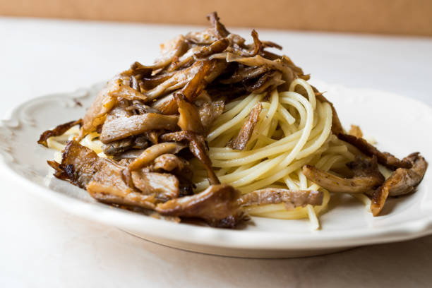 istock Sliced Oyster Mushroom Slices with Spaghetti Pasta 917683652